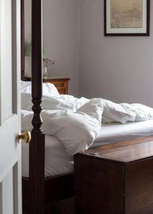 Sarah'S - A Townhouse Apartment In Georgian Holt Holt  Exteriér fotografie