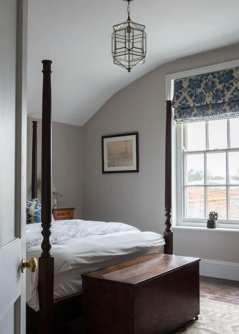 Sarah'S - A Townhouse Apartment In Georgian Holt Holt  Exteriér fotografie